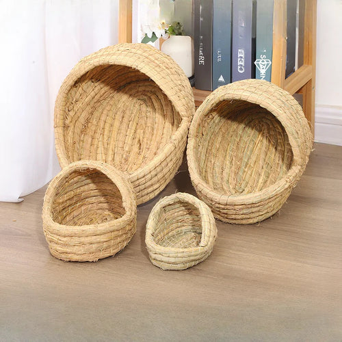 Woven Grass Nest — Slipper-Shaped Winter Hideout for Small Pets