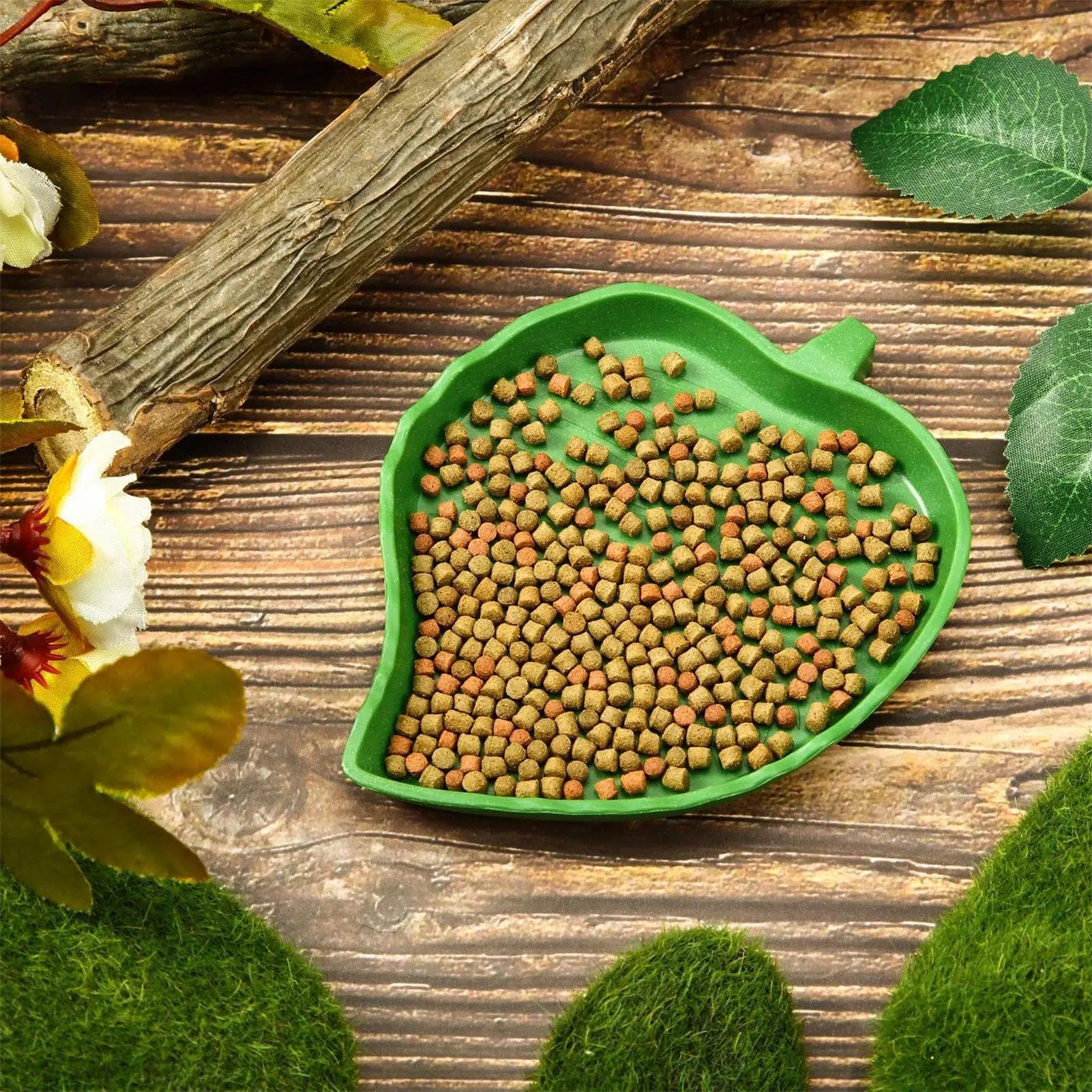 Leaf-Shaped Reptile Food & Water Bowl — Decorative Terrarium Dish