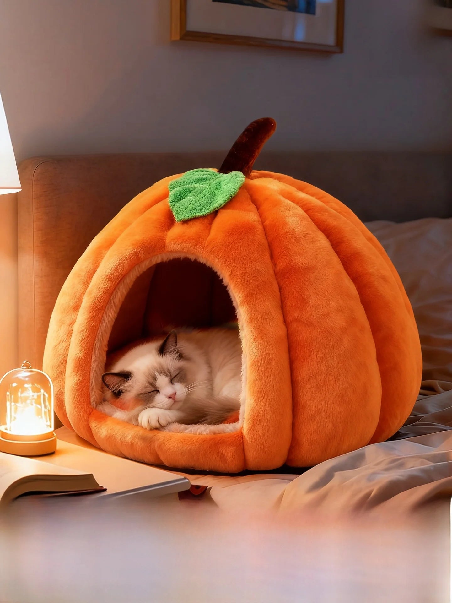 Pumpkin-Shaped Enclosed Winter Pet Bed