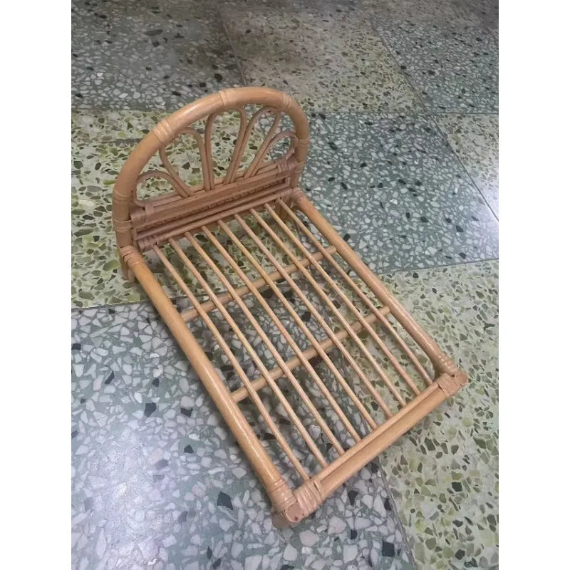 Mini Rattan Cat Bed Frame for Kitten Photo Shoots